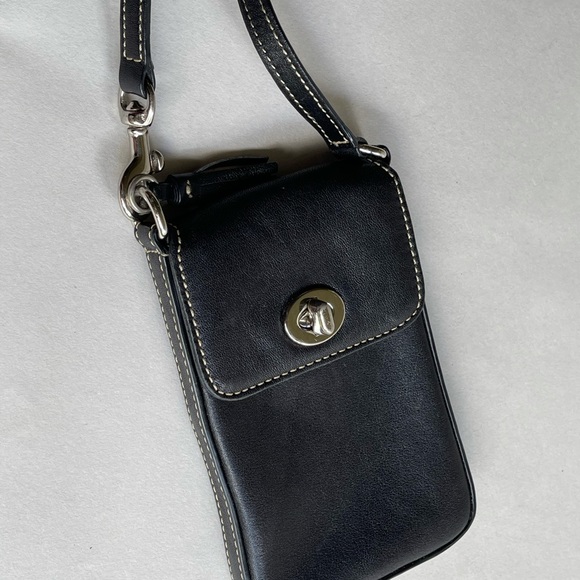 Black kid leather Coach wristlet - Picture 4 of 4